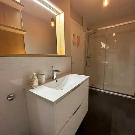 Διαμέρισμα Downtown Luxury Ybh21 *