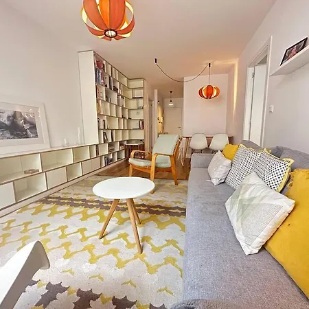 Διαμέρισμα Downtown Luxury Ybh21